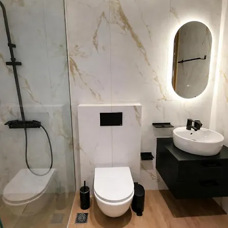 Latitude 37 Luxe *
