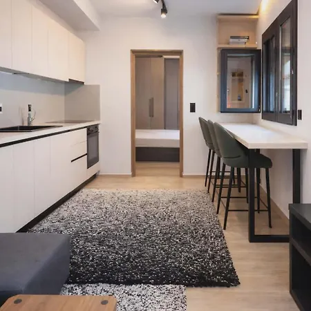 Latitude 37 Luxe *