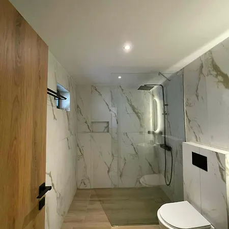 Latitude 37 Luxe كالاماتا